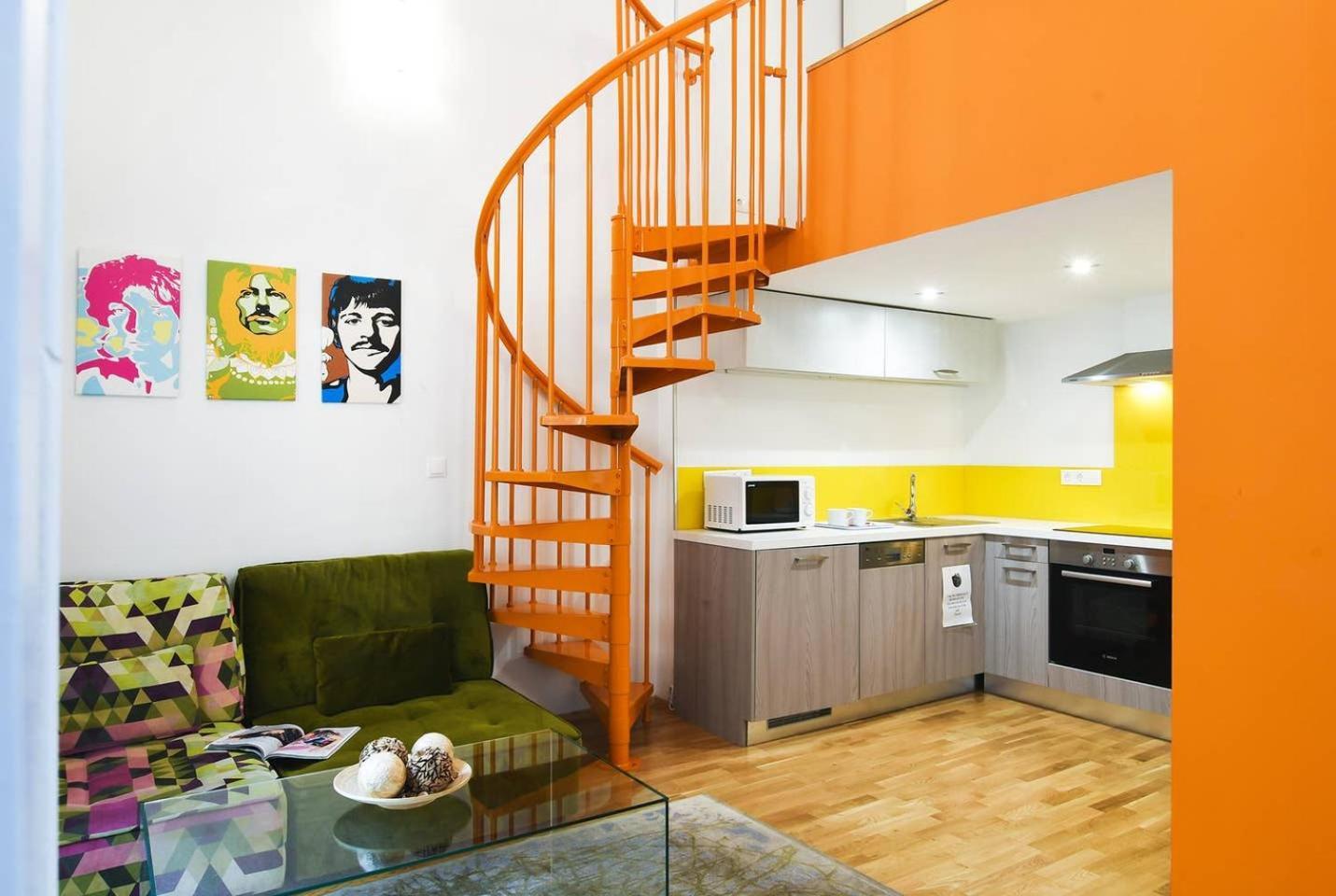 Central & Colorful Studio With Air Conditioning Budapest Eksteriør bilde