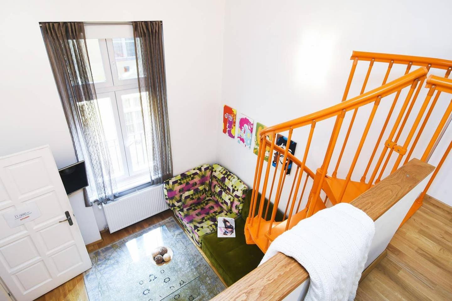 Central & Colorful Studio With Air Conditioning Budapest Eksteriør bilde